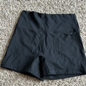 Short length aerie bike short